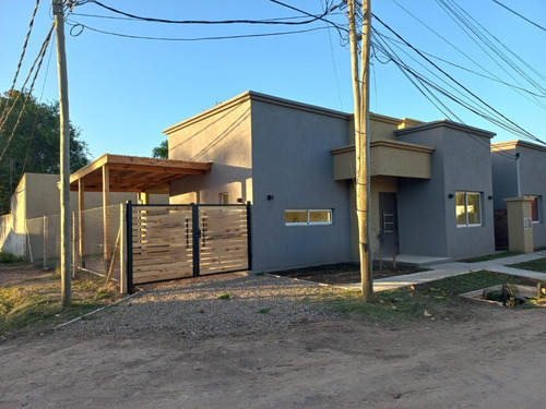 Casa Moderna En Venta, General Las Heras