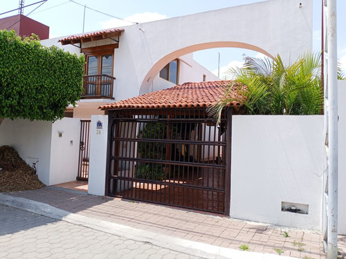 Casa En Venta En La Col. Cimatario