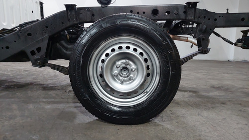Nissan NP300 2.5 NP300 CHASIS CABINA