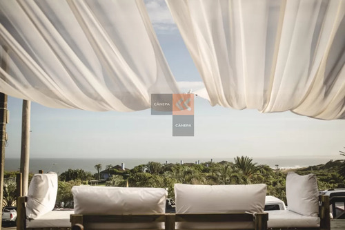 Hotel A La Venta En La Pedrera, En Espectacular Ubicación