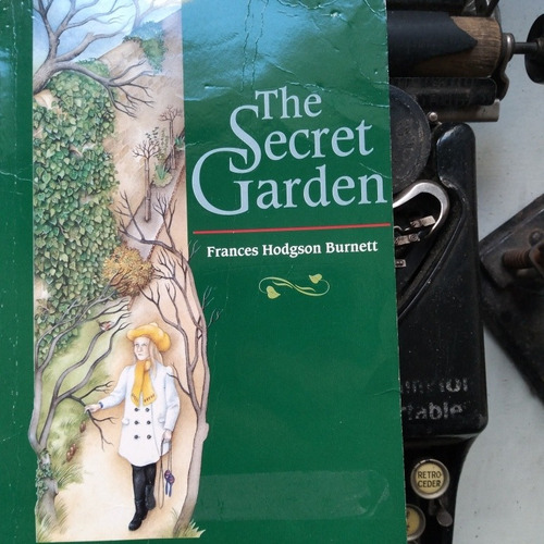The Secret Garden / Frances Hodgson Burnett