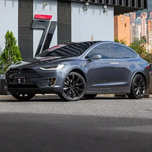 Tesla Model X 2021