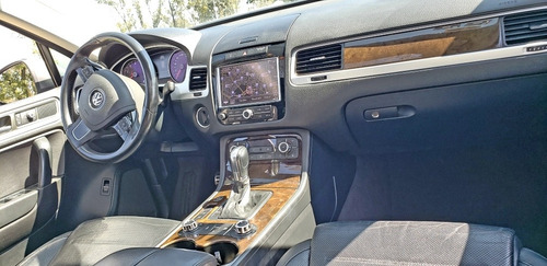 Imagen 10 de 15 de Volkswagen Touareg 2014 4.2 V8 Nave R Pikepeaks At