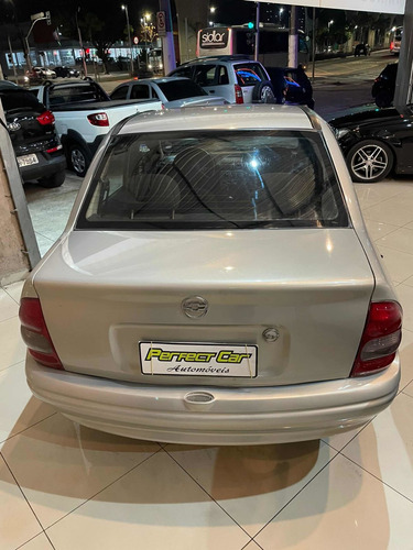 Imagem 4 de 5 de Chevrolet Corsa Classic 2005 1.0 Spirit 4p Álcool
