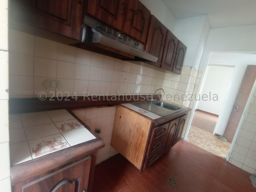 Apartamento En Venta Economico Grande Cómodo Cn 125 Metros 4 Habitaciones 2 Baños Zona Centro Maracay Agua Constante Seguridad Nela 2425950