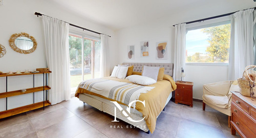 Casa En Venta En Costa Esmeralda, Barrio Deportiva