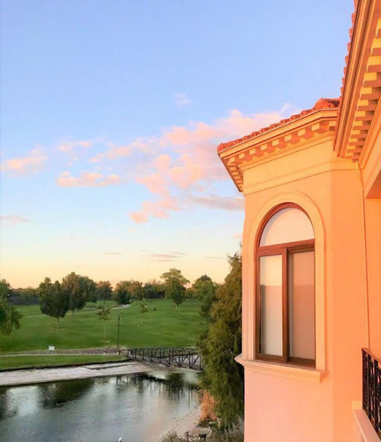 Preciosa Residencia En El Campanario, Vista Al Lago, Neoclás