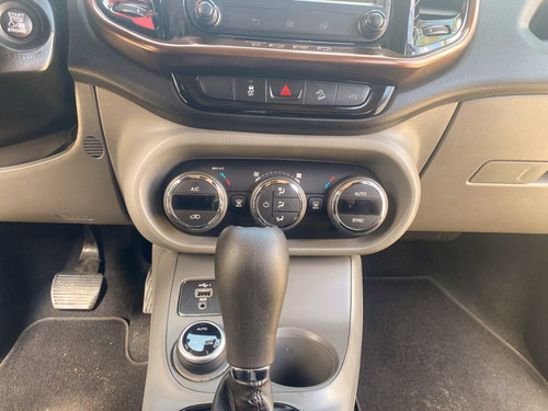 Imagem 8 de 12 de Fiat Toro Volcano 2020