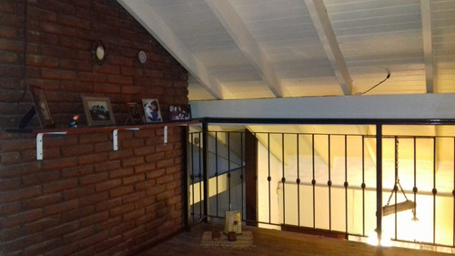 Casa Chalet 7 Ambientes En Parque Leloir Dueño Vende. Con Gran Parque Arbolado , Pileta Y Parrilla