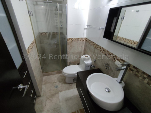 Bello Apartamento En Venta San Roman Amplio, Iluminado, Y Muy Fresco Apartamento Muy Bien Conservado Vi Mls #25-17981