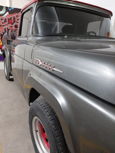Ford Loba V8