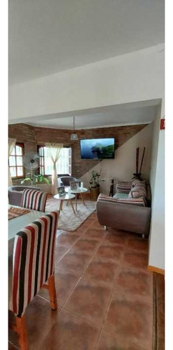 Preciosa Casa En Dos Plantas ..vendo!!