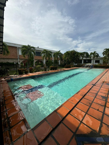 Venta De Quinta En El Safari, Libertador. Inmobiliaria Maggi 1903