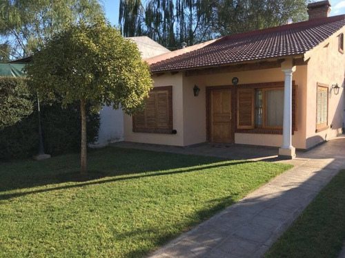Casa En Venta En Lobos