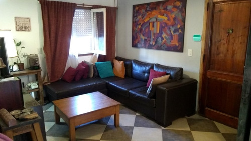 Venta De Pintoresca Casa En Ph Al Frente