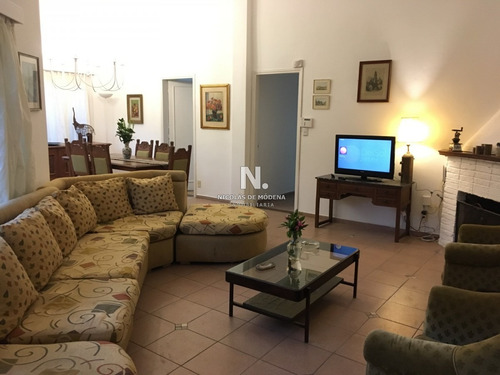 Hermosa Casa En Venta , Cantegril Punta Del Este Parada 14- Ref: 3599