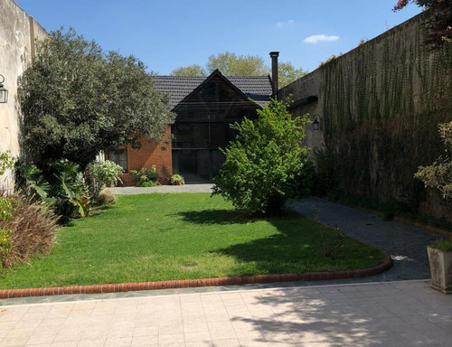 Imponente Casa De Estilo En Alvear Y Mendoza