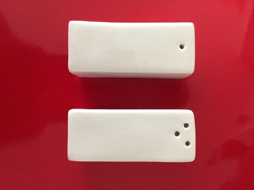 Juego De Salero Y Pimentero Minimalista (Usado)