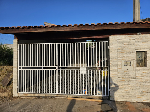 Casa 2 Quartos Garagem Para 2 Veículos Coberta