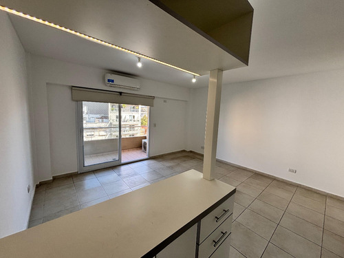 Monoambiente Con Balcón Saavedra En Alquiler