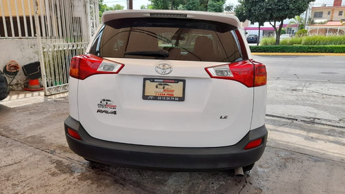 Imagen 8 de 15 de Toyota Rav4 Le 2015