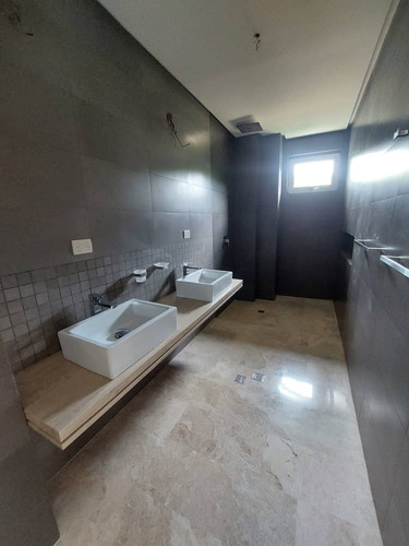 Julian Acosta. Vende Exclusivo Town House, Cumbres De Guataparo