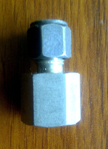 Parker Conector 1/4 PuLG. Od Tubo X 1/4 Npt Hembra