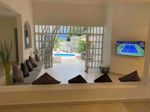Imagen 3 de 20 de Venta De Casa En Cuernavaca Con Alberca Privada.