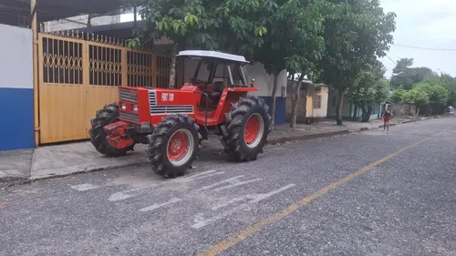 Tractor 4 Cilindros, 90 Caballos