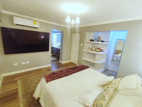 Apartamento Francis Zepieri. Vip De 225 Mtrs2 Con Agradable Terraza En Colinas De Valle Arriba Remodelado Con Materiales De Primera. Calle Cerrada Con Vigilancia Mls #25-20938