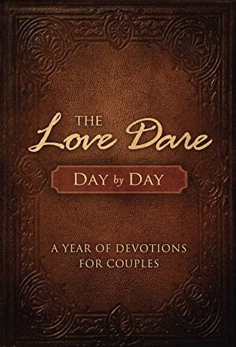 The Love Dare Day By Day: A Year Of Devotions For Couples, De Kendrick, Stephen. Editorial B&h Books, Tapa Dura En Inglés