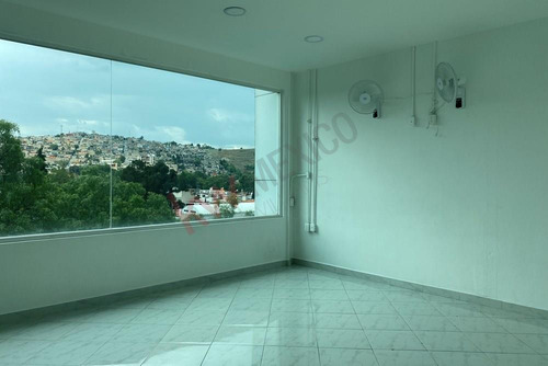 Edificio En Venta En Calzada De Los Jinetes /generando Rentas