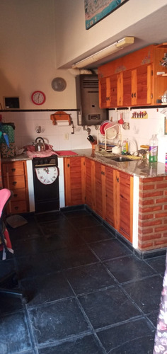 Excelente Chalet En Zona Pizzurno Al 100 Ramos Mejia.