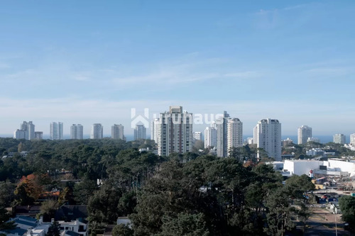 Apartamento A La Venta 3 Dormitorios Y 2 Cocheras - Punta Del Este