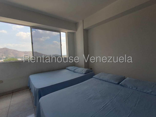 Apartamento En Venta Duplex En Urbanización Andrés Bello Maracay Zona Norte Con Pozo De Agua Nela 25-16098