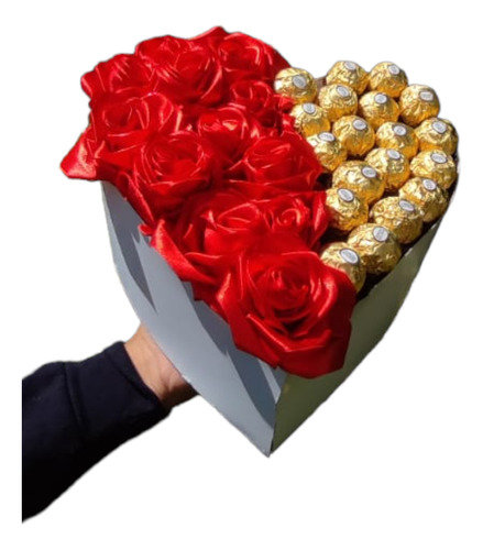 Arreglo Florar De Rosas Eternas De Corazon Con Chocolates
