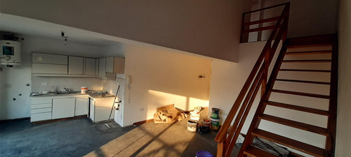 Imagen 2 de 7 de Departamento 3 Amb 1er Piso Con Balcón