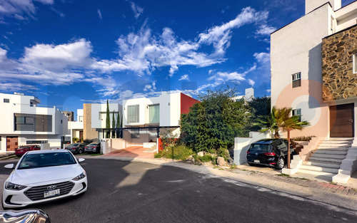 Terreno En Venta En El Refugio En Calle Abierta
