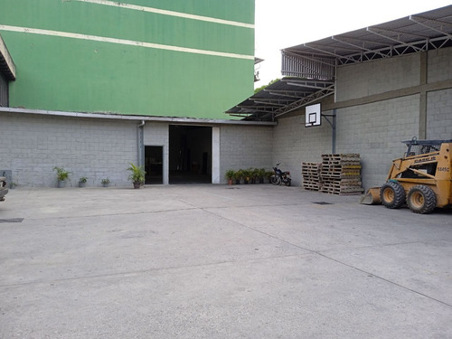 Imagen 2 de 9 de Local En Venta 260m2 En El Km 25 De La Panamericana Los Teques