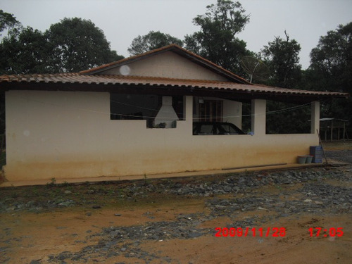 Imagem 4 de 11 de Sitio 25 Alq. (2 Casas E Estufa)
