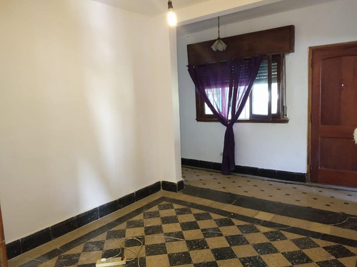 Imagen 6 de 9 de Hermosa Casa-quinta De 1 Dormitorio En Moreno Lado Norte! Sobre Calle Güemes Entre Venezuela Y Guatemala - Amplio Parque!