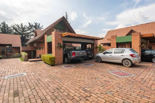 Casa En Arriendo En Sierras Del Moral. Cod V22942