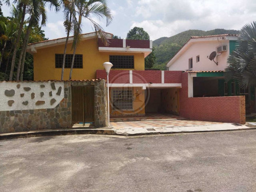Bello Townhouse En Venta Amoblado Urb. El Castaño Sector El Samán. 002jsc