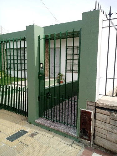Imagen 2 de 14 de Departamento Tipo Casa En Venta En Lanus Este