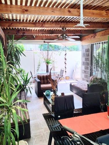 Casa De Tres Niveles En Condominio! Descuento En Comision