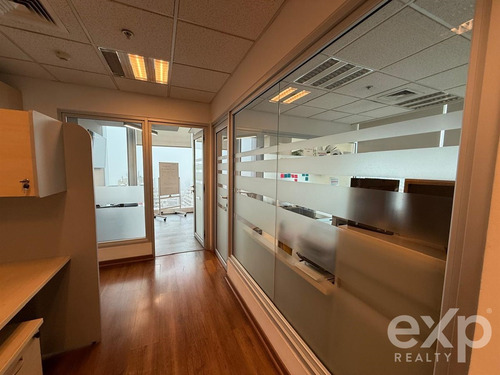 Oficina En Arriendo De 308 M2 En Apoquindo, Las Condes