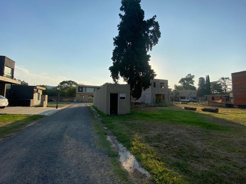 Lote En Venta En Barrio Las Magnolias Grand Bourg