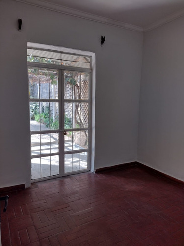 Se Arrienda Casa/oficina 5d+2b En Dominica Con Loreto