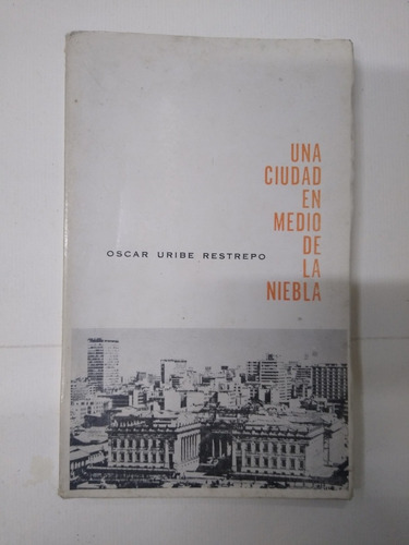 Óscar Uribe Restrepo / Una Ciudad En Medio De La Niebla