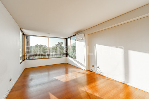Departamento En Venta En Vitacura, Excelente Ubicación
